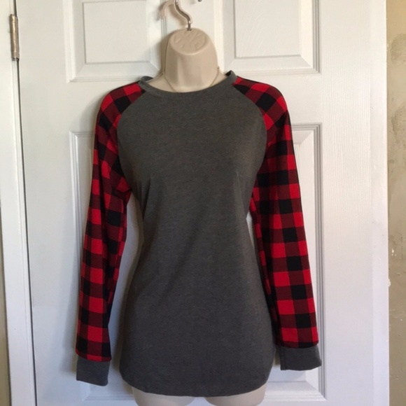 buffalo plaid sleeve raglan